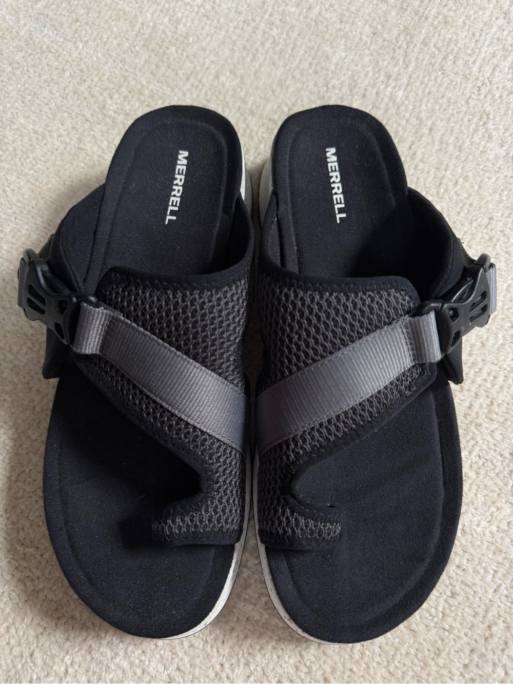 Merrell Women’s Size 8 Black Gray Sport Sandals Adjustable Straps Never Worn